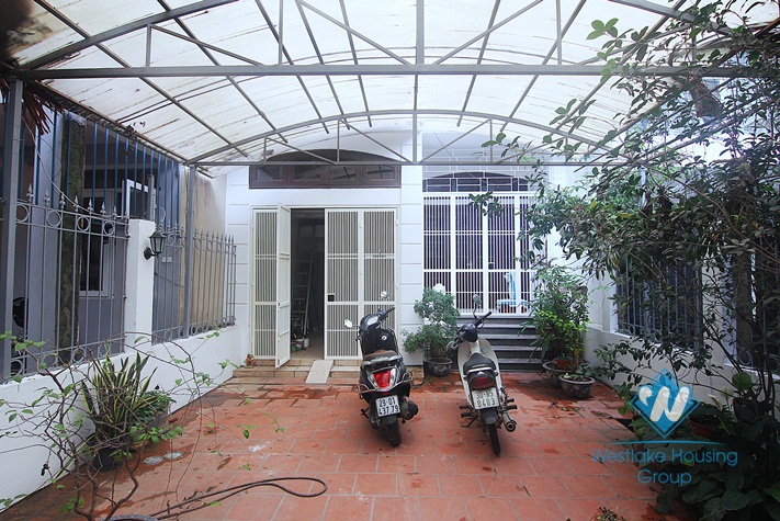 A good house for rent on Dang Thai Mai street, Tay Ho District