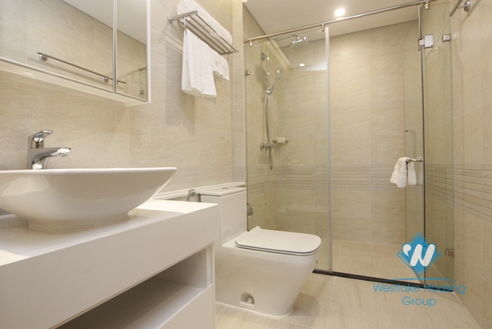 A bright and new apartment for rent in Vinhome Metropolis