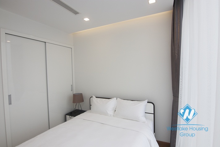 A bright and new apartment for rent in Vinhome Metropolis