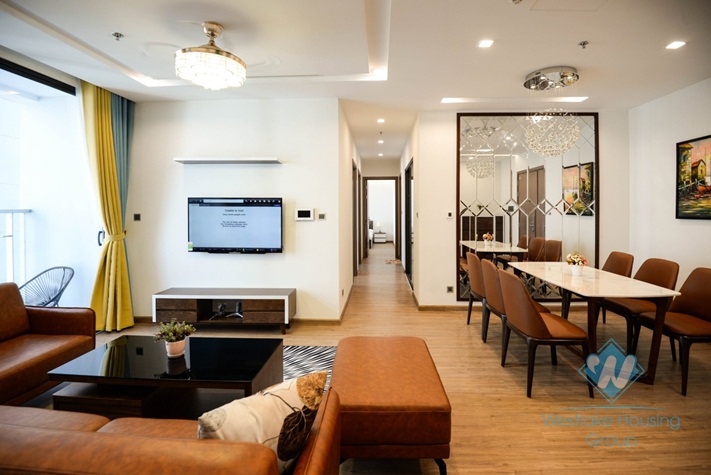 High-end apartment with 4 bedrooms, 3 bathrooms for rent in Vinhome MetroPolis