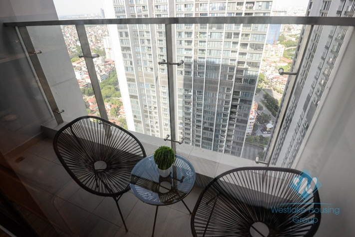 High-end apartment with 4 bedrooms, 3 bathrooms for rent in Vinhome MetroPolis