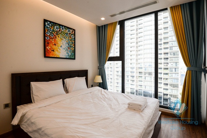 High-end apartment with 4 bedrooms, 3 bathrooms for rent in Vinhome MetroPolis