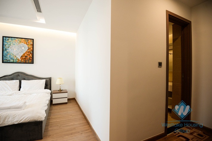 High-end apartment with 4 bedrooms, 3 bathrooms for rent in Vinhome MetroPolis
