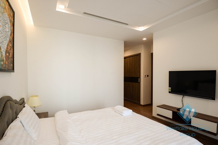 High-end apartment with 4 bedrooms, 3 bathrooms for rent in Vinhome MetroPolis
