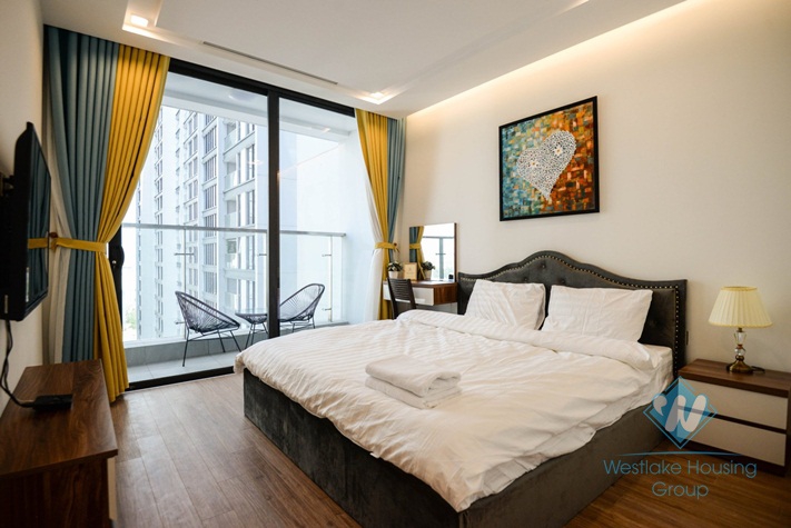 High-end apartment with 4 bedrooms, 3 bathrooms for rent in Vinhome MetroPolis