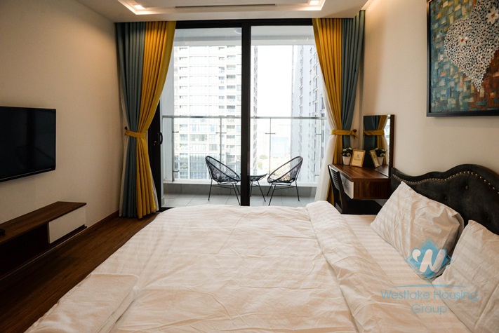 High-end apartment with 4 bedrooms, 3 bathrooms for rent in Vinhome MetroPolis
