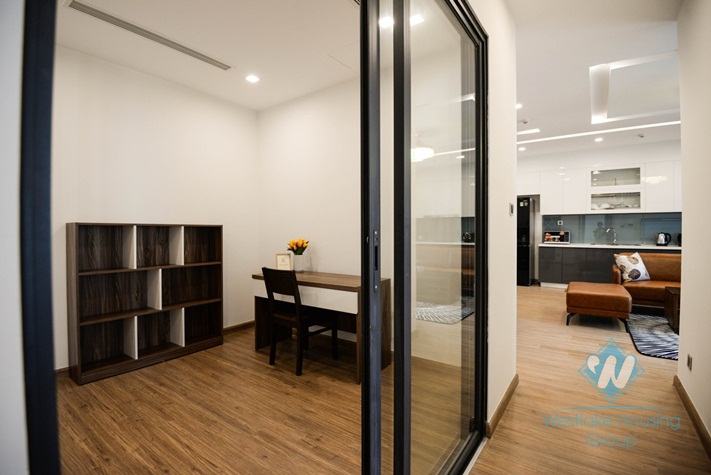 High-end apartment with 4 bedrooms, 3 bathrooms for rent in Vinhome MetroPolis
