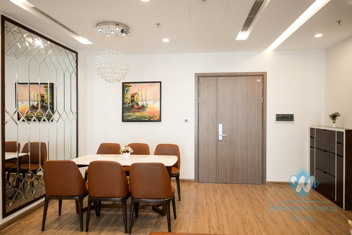 High-end apartment with 4 bedrooms, 3 bathrooms for rent in Vinhome MetroPolis
