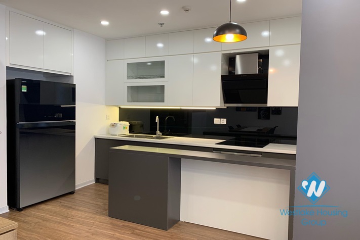 New apartment with natural light for rent in M2 Building - Vinhome Metropolis  