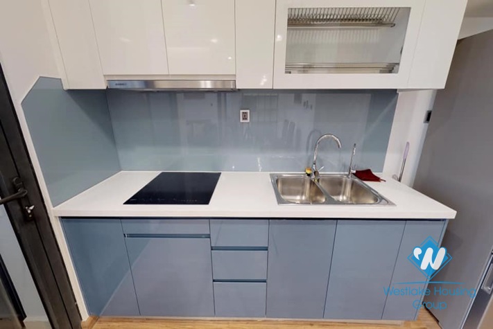High floor apartment with 2 bedrooms in M2 Building Vinhome Metropolis for rent 