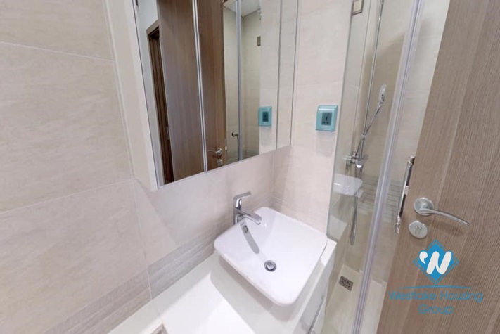 High floor apartment with 2 bedrooms in M2 Building Vinhome Metropolis for rent 