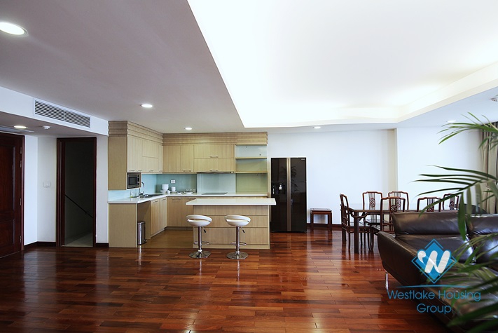 Big 04 bedrooms apartment for rent in Xuan Dieu st, Tay Ho District 