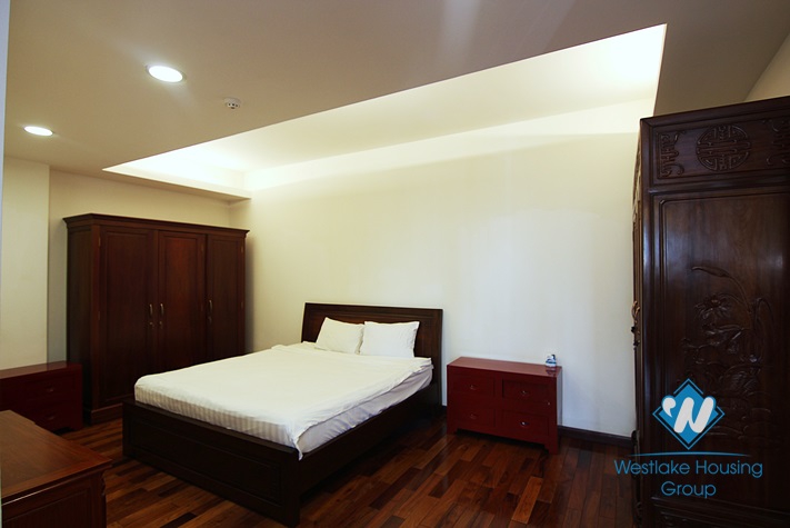 Big 04 bedrooms apartment for rent in Xuan Dieu st, Tay Ho District 