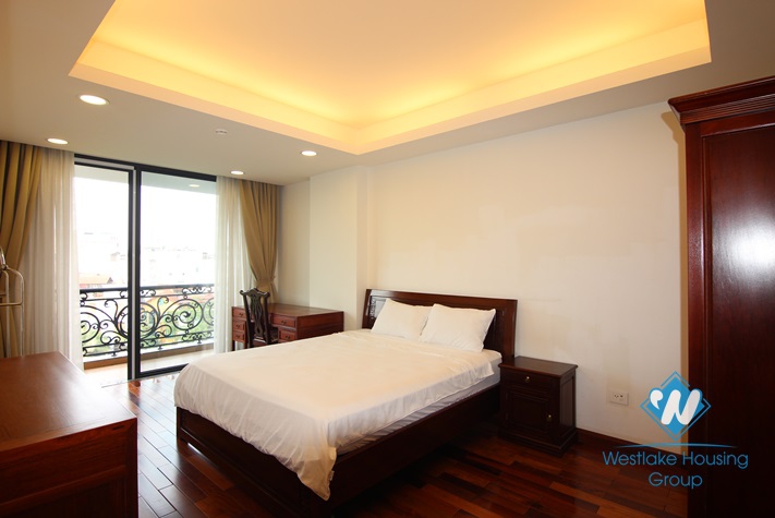 Big 04 bedrooms apartment for rent in Xuan Dieu st, Tay Ho District 
