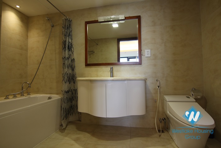 Big 04 bedrooms apartment for rent in Xuan Dieu st, Tay Ho District 