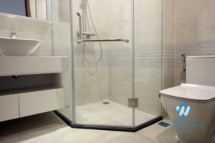 A brand new 2 bedroom apartment for rent in Vinhome Metropolis, Ba dinh