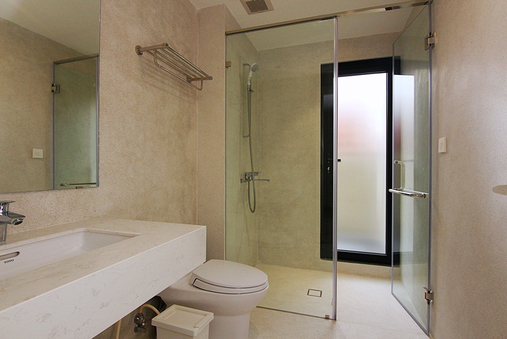 A brand new and modern 2 bedroom apartment for rent in To ngoc van, Tay ho