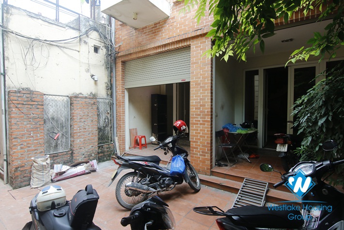 A cheap house with 3 bedroom for rent in Doi Can, Ba Dinh