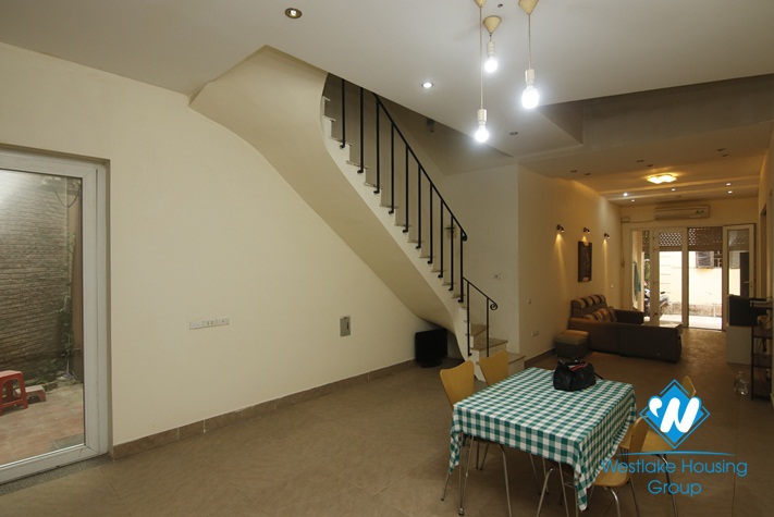 A cheap house with 3 bedroom for rent in Doi Can, Ba Dinh