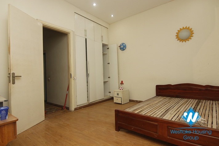 A cheap house with 3 bedroom for rent in Doi Can, Ba Dinh