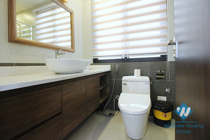 Well-furnished 3 bedrooms apartment for rent in Tran Quoc Hoan, Cau Giay