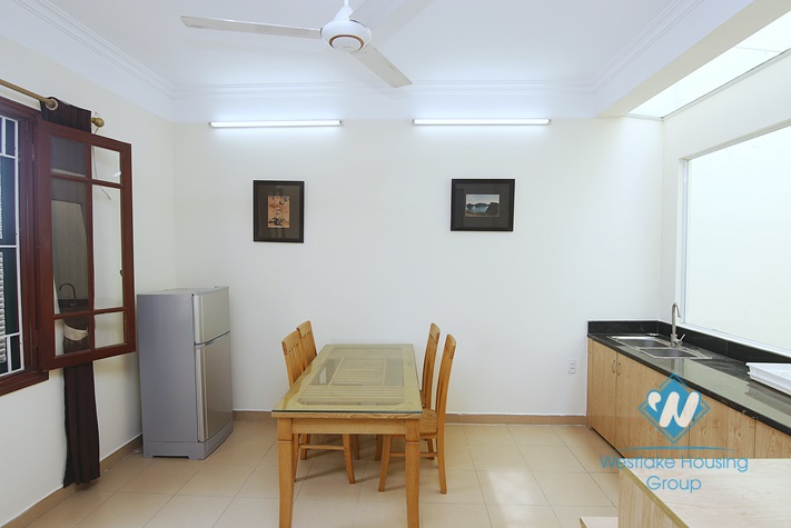 Cheap one bedroom apartment for rent in Hoang Hoa Tham, Ba Dinh district