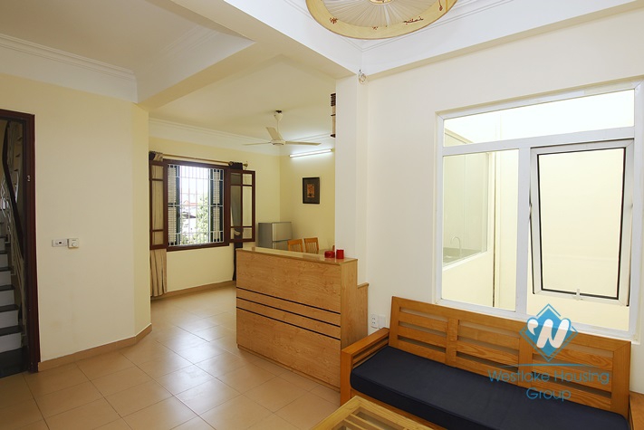 Cheap one bedroom apartment for rent in Hoang Hoa Tham, Ba Dinh district