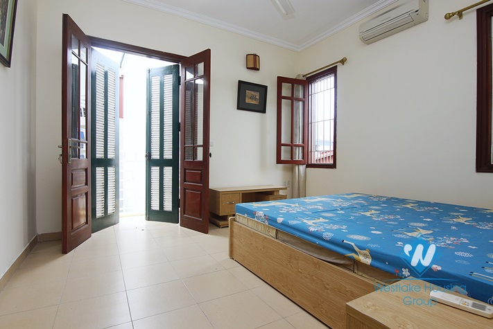 Cheap one bedroom apartment for rent in Hoang Hoa Tham, Ba Dinh district