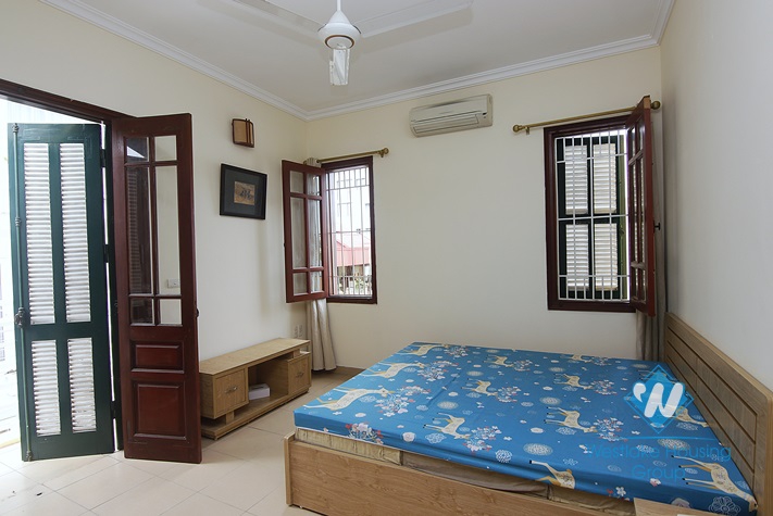 Cheap one bedroom apartment for rent in Hoang Hoa Tham, Ba Dinh district