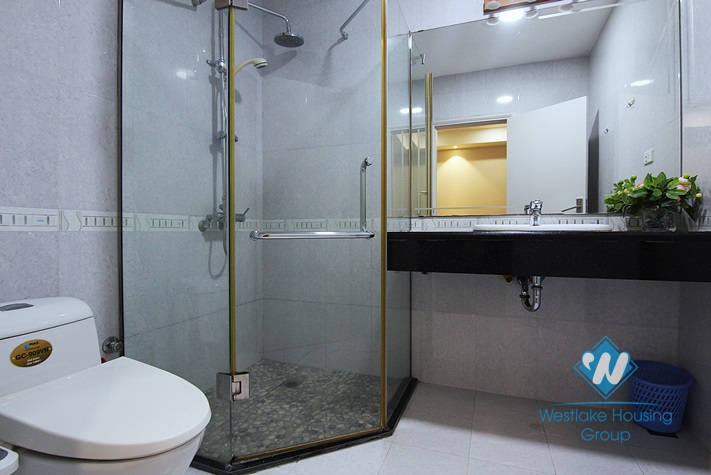 Lake view 2 bedrooms apartment for rent in Yen Phu village