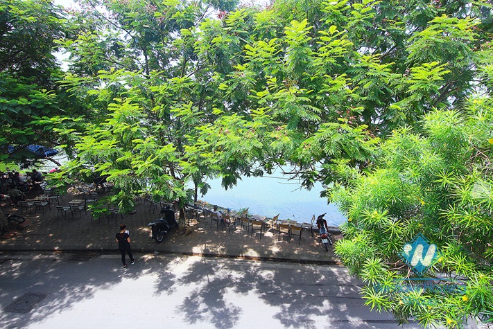 Lake view 2 bedrooms apartment for rent in Yen Phu village