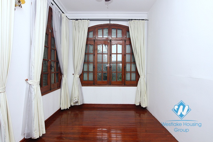 A massive Western style house for rent in Tay Ho District