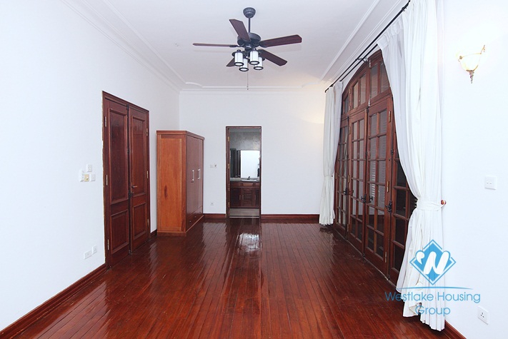 A massive Western style house for rent in Tay Ho District