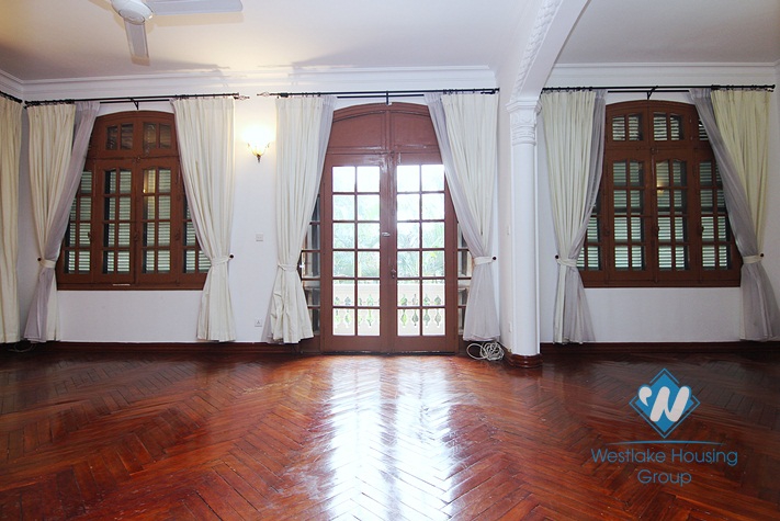 A massive Western style house for rent in Tay Ho District