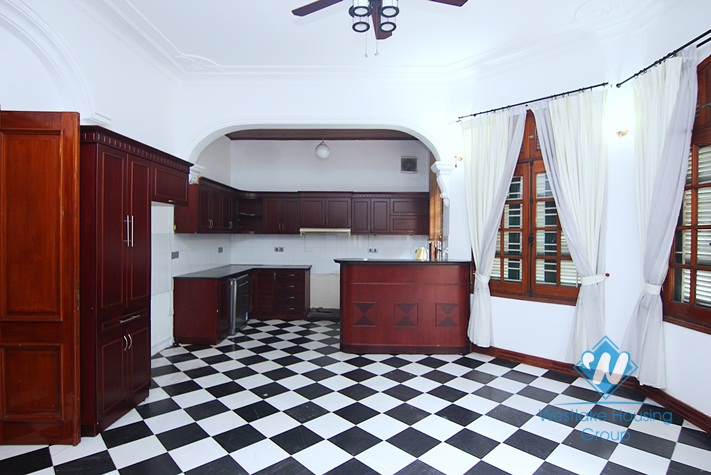 A massive Western style house for rent in Tay Ho District