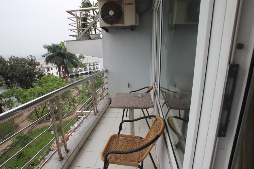 Lake view one bedroom apartment for rent on Tu Hoa street, Tay Ho, Hanoi