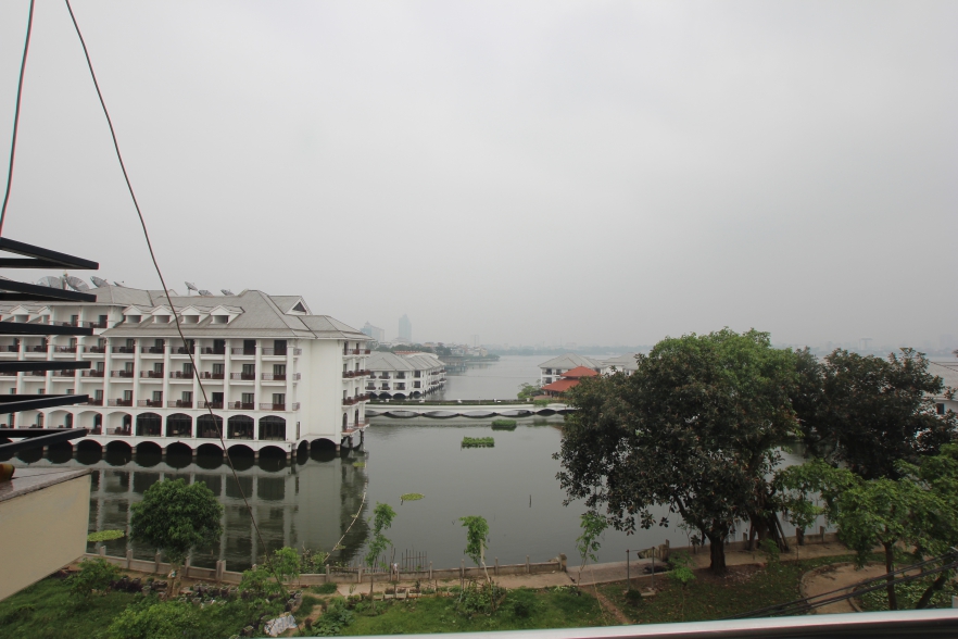 Lake view one bedroom apartment for rent on Tu Hoa street, Tay Ho, Hanoi