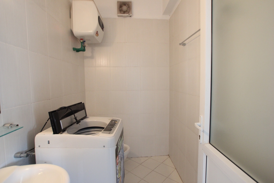 Lake view one bedroom apartment for rent on Tu Hoa street, Tay Ho, Hanoi