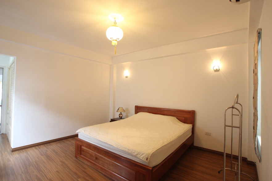 Lake view one bedroom apartment for rent on Tu Hoa street, Tay Ho, Hanoi