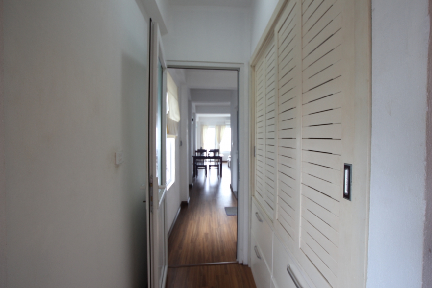 Lake view one bedroom apartment for rent on Tu Hoa street, Tay Ho, Hanoi