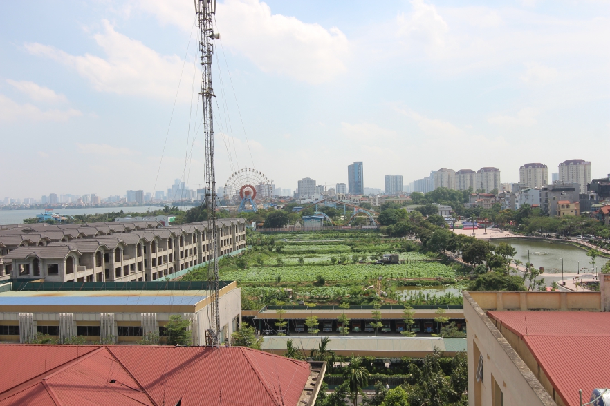 High floor apartment with Water Park view for rent in Tay Ho.