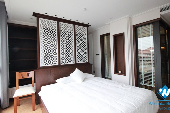 A high-end one bedroom apartmetn with luxury furniture in Truc Bach, Ba Dinh