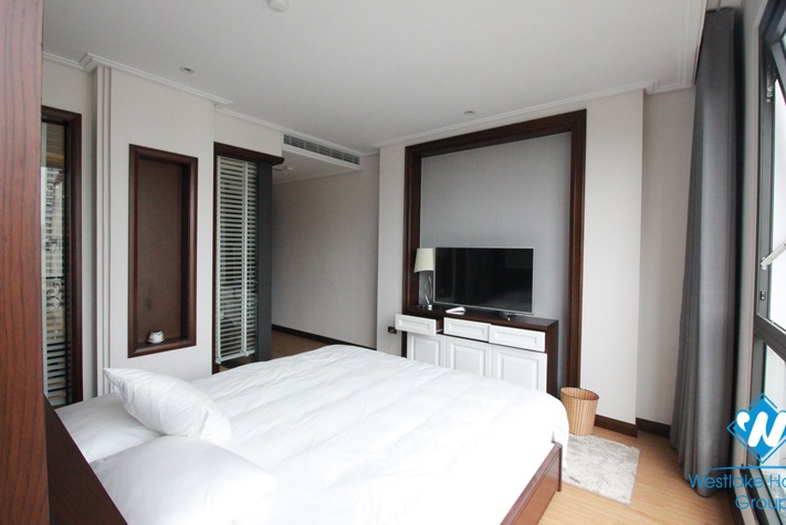 A high-end one bedroom apartmetn with luxury furniture in Truc Bach, Ba Dinh