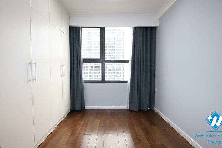 State-of-the-art three-bedroom apartment with lake view in D'capital building on Tran Duy Hung st, Cau Giay