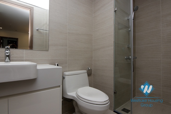 A brand new and modern 2 bedroom apartment for rent in Vinhome skylake