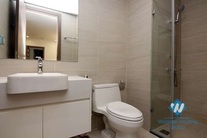 A brand new and modern 2 bedroom apartment for rent in Vinhome skylake