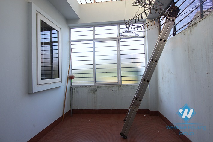 Reasonable price house for rent in Nhat Chieu st, Tay Ho