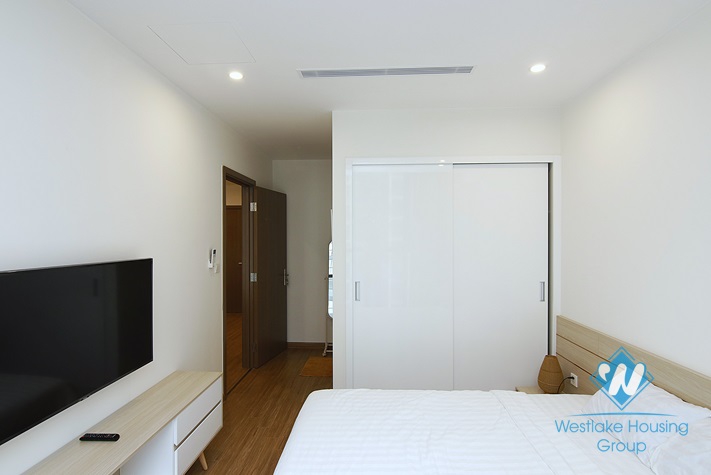 High floor 2 bedrooms apartment for rent in Skylake building, Cau Giay