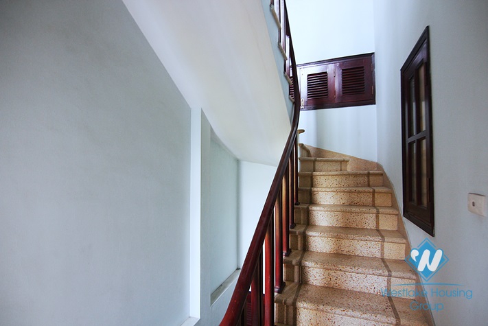 Reasonable price house for rent in Nhat Chieu st, Tay Ho