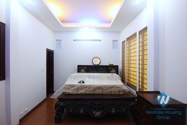 Reasonable price house for rent in Nhat Chieu st, Tay Ho